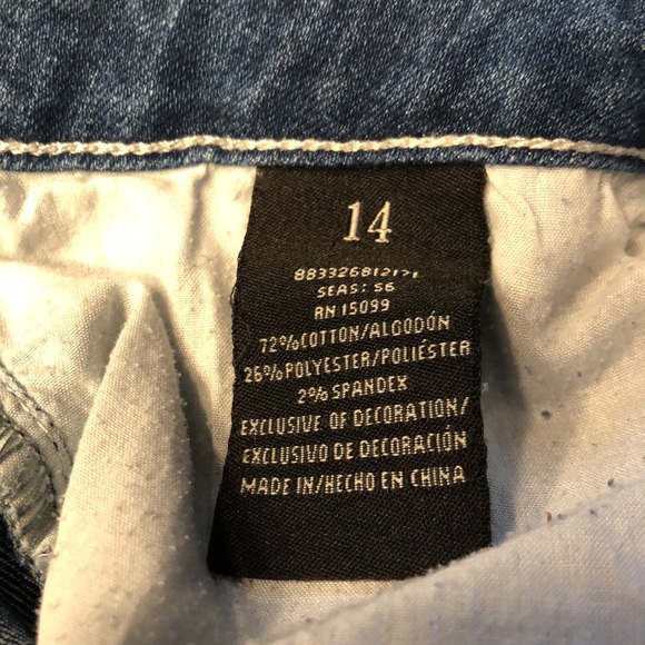 NEW LISTING! Rockin Denim Capris - Picture 8 of 8